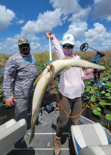 Bow Fishing trip lands huge alligator gar